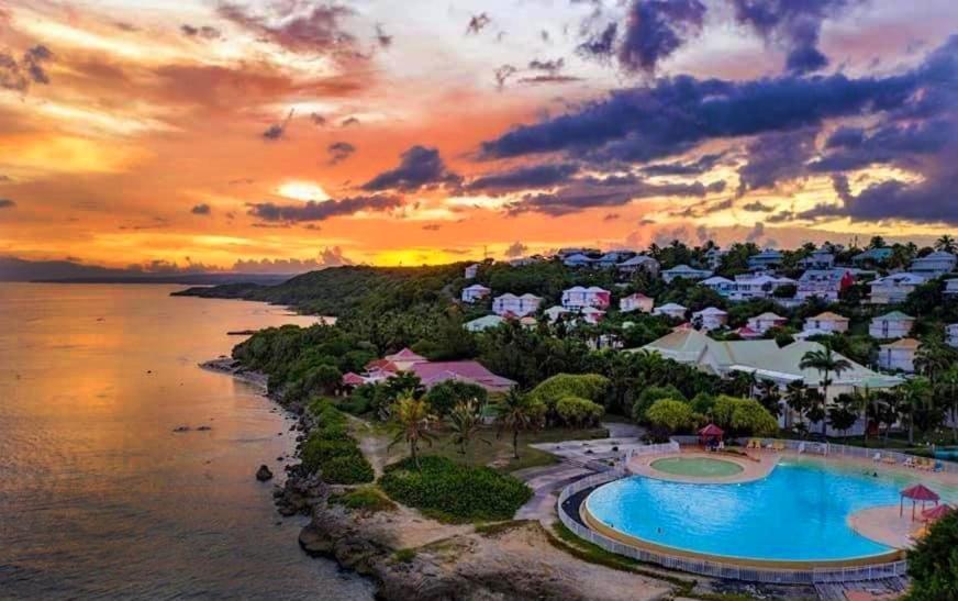 Face à La Et à L'anse Des Rochers Guadeloupe *